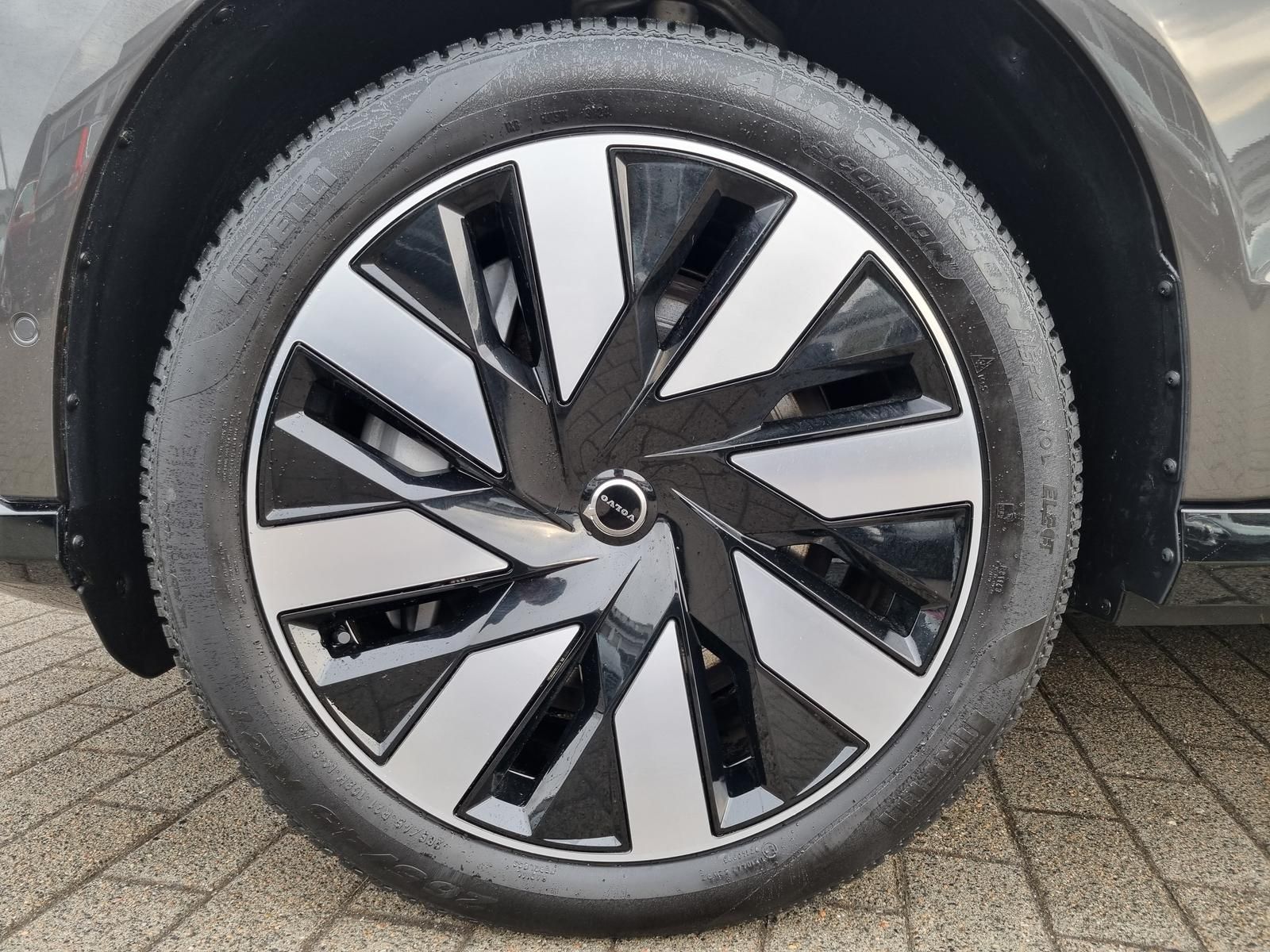 Fahrzeugabbildung Volvo EX90 TWIN AWD Ultra 7-Sitzer 'Ganzjahresreifen,