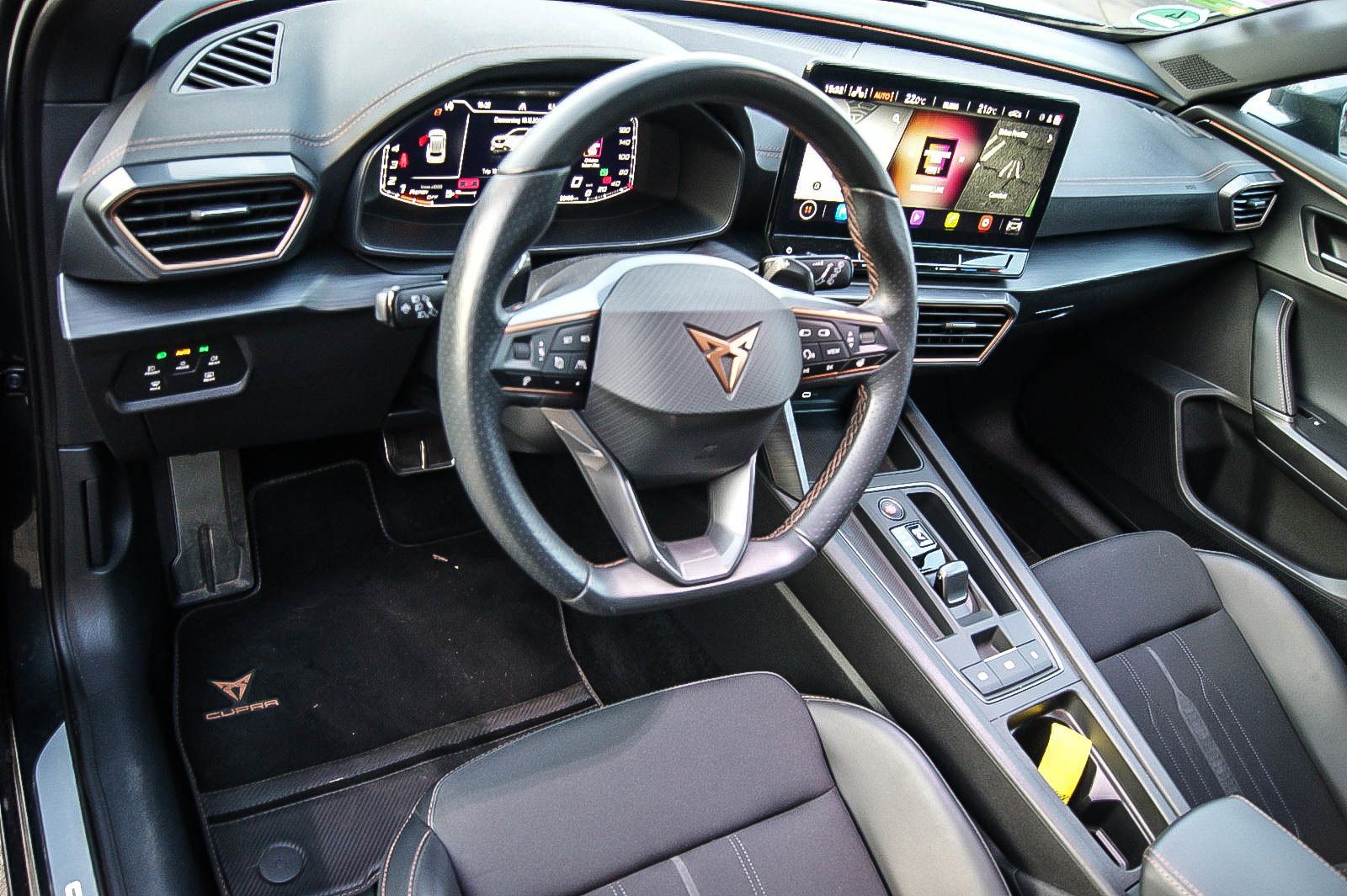 Fahrzeugabbildung CUPRA Formentor VZ 2.0i DSG DARK CAMOUFLAGE COPPER ACC