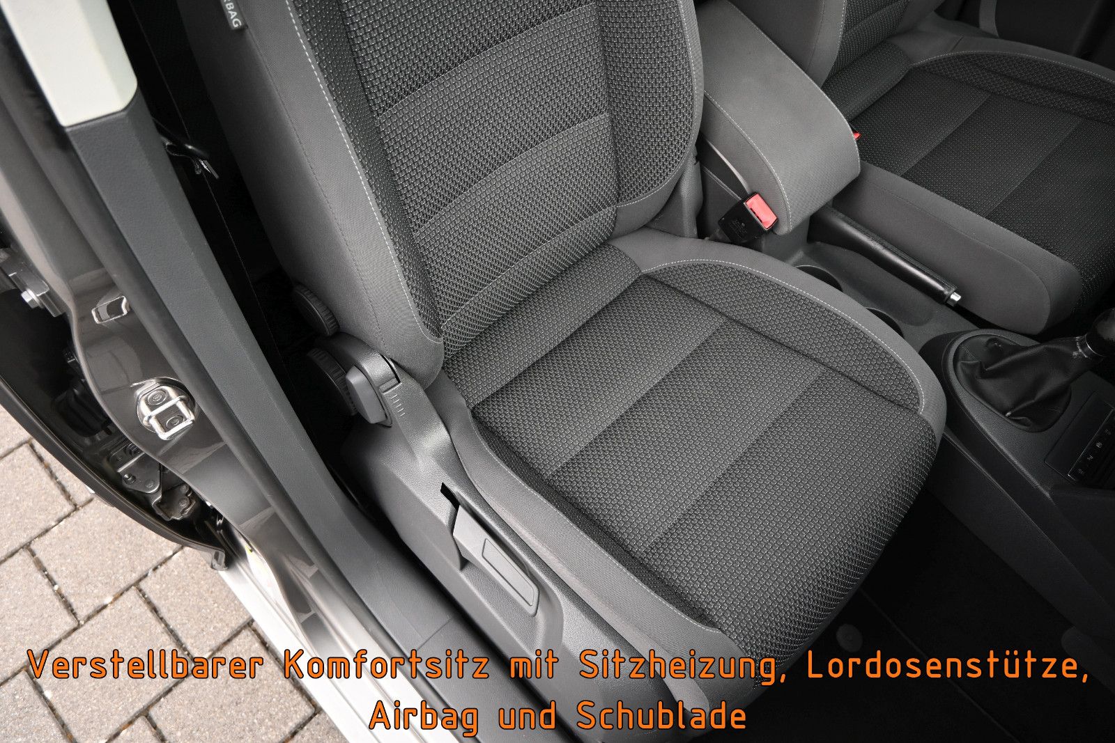 Fahrzeugabbildung Volkswagen Touran 1.6 TDI Comfortline °7-SITZE°KAMERA°02.28