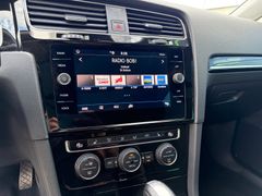Fahrzeugabbildung Volkswagen Golf VII Variant 1.5 TSI Highline *PANO*R-LINE*