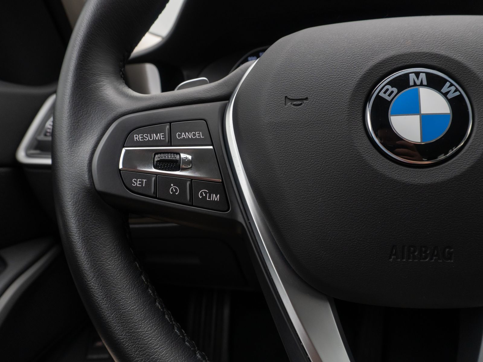 Fahrzeugabbildung BMW 320d Advantage GeschwindigReg Kamera DAB LED 17"