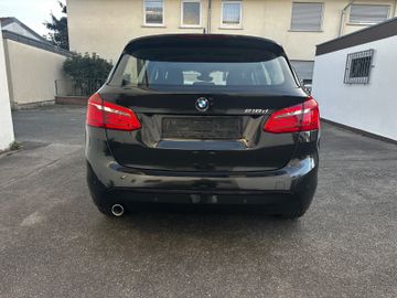 BMW 218 - 6