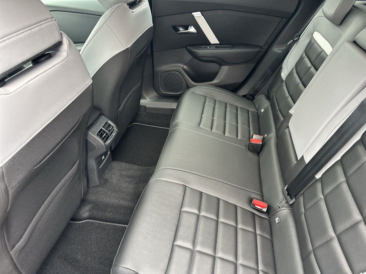 Fahrzeugabbildung Citroën C4 Benziner 130 Automatik MAX