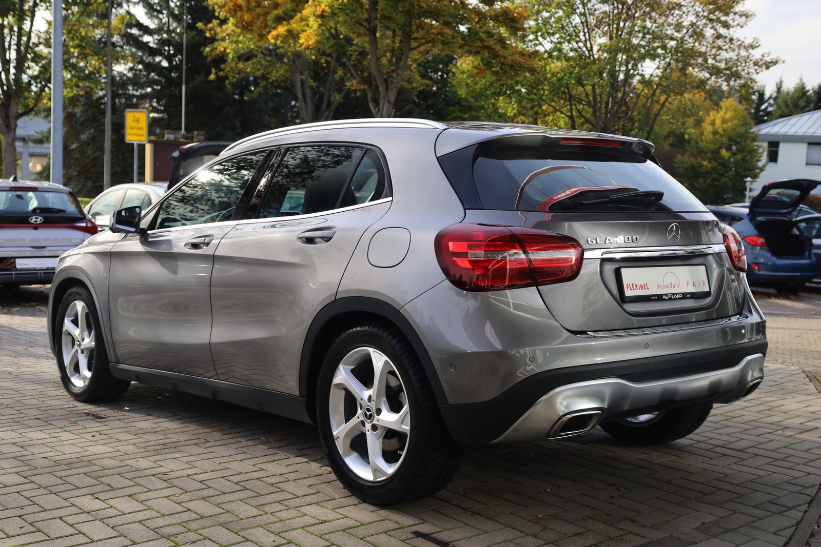 Mercedes-Benz GLA 200 Urban Aut. AHK LED 360° Navi Panorama
