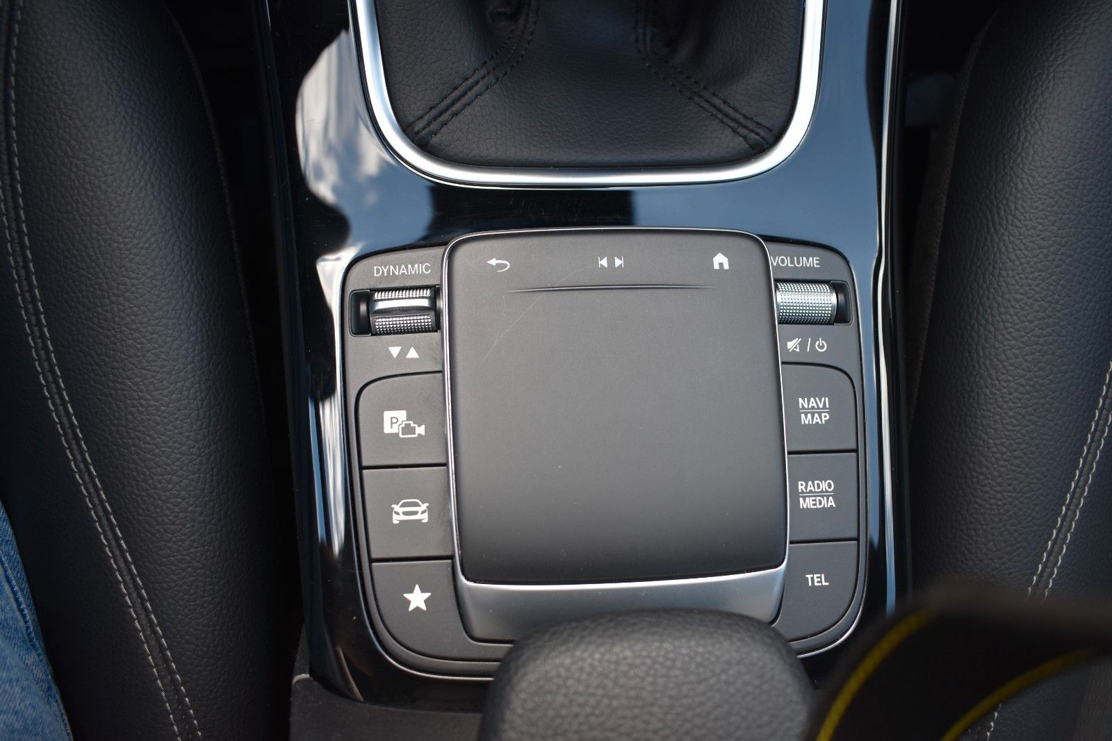 Fahrzeugabbildung Mercedes-Benz CLA 180d Shooting Brake LED/CARPLAY/KAMERA/TEMPO