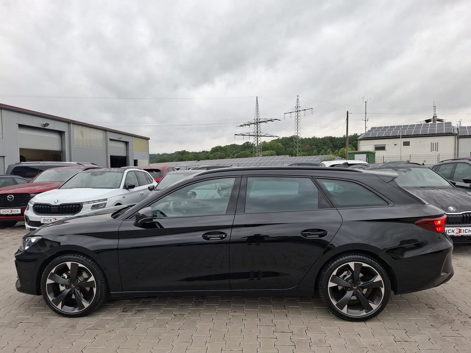 Fahrzeugabbildung CUPRA Leon 1.5 eTSI DSG AHK*DYNAMICA*EDGE*LED*5JGARAN.