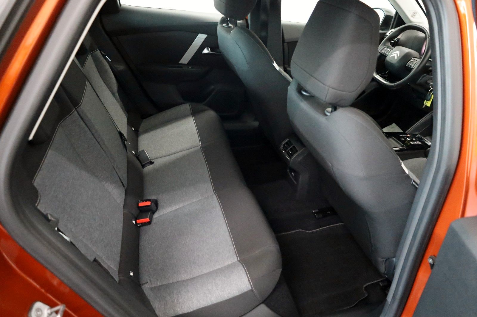 Fahrzeugabbildung Citroën C4 Lim. Feel App Connect,PDC,8 fach bereift