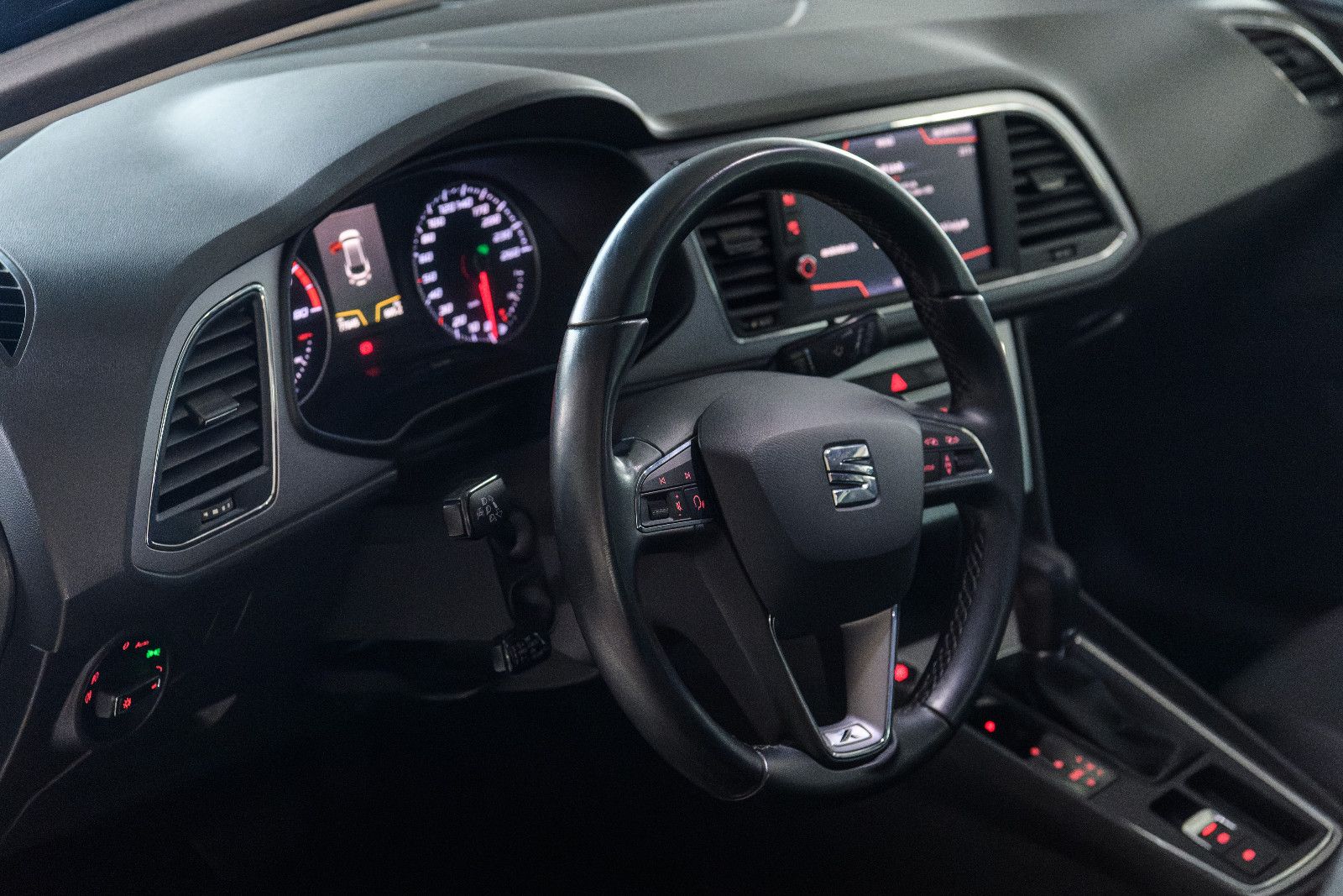 Fahrzeugabbildung SEAT Leon ST Xcellence DSG+Navi+AHK+LED