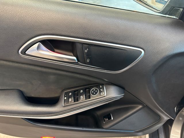 Mercedes-Benz GLA 220 d *4Matic *AHK*AMG*Pano*G Tronic*