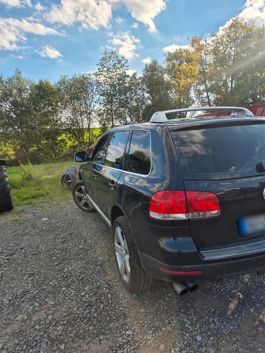 Volkswagen Touareg 2005 — rear view
