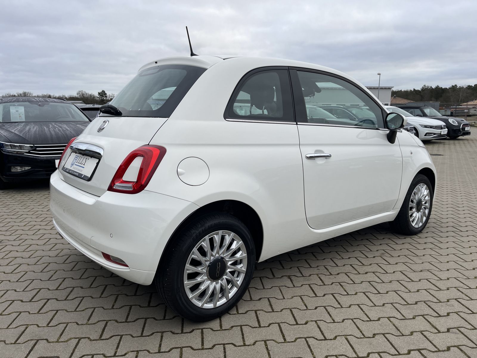 Fahrzeugabbildung Fiat 500 1.2*Lounge*Temp*PDC*AppleCarPlay*Klima*