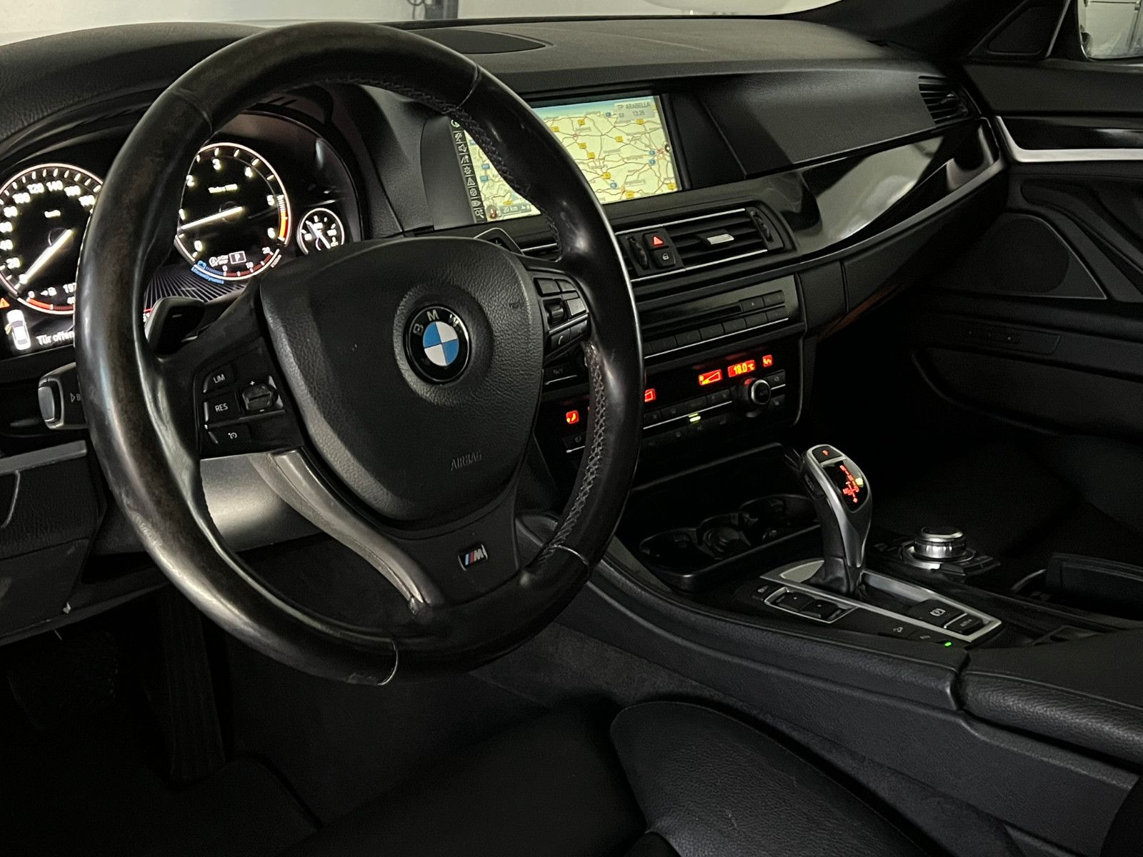 Fahrzeugabbildung BMW 530 d xDrive Lim. M SPORT/HuD/NAVI PROF/eGSD