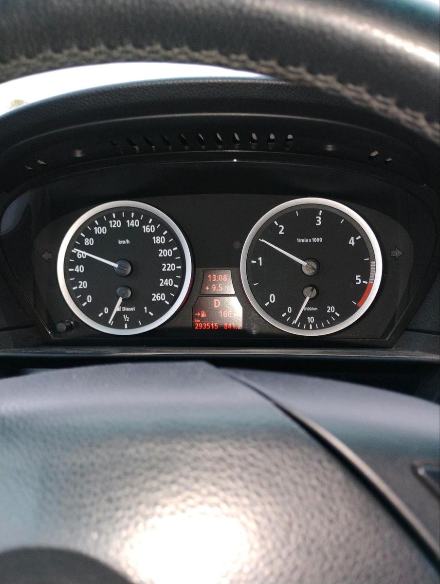 BMW 525 2004 — rear view