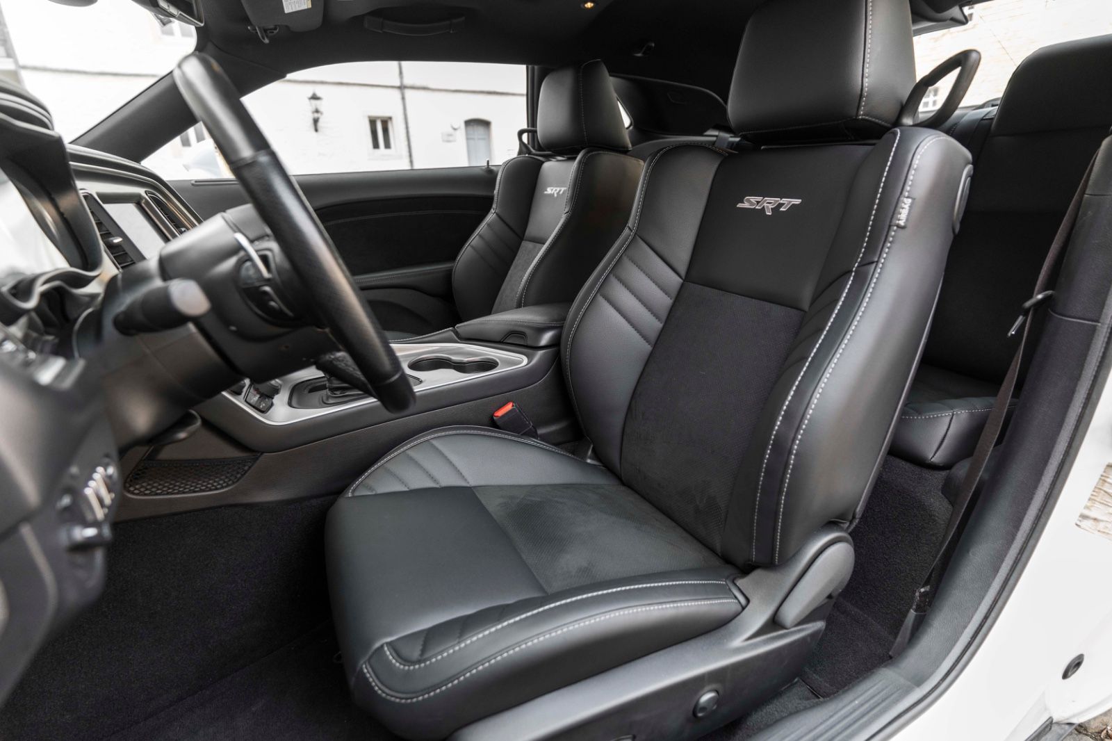 Fahrzeugabbildung Dodge Challenger 6,4L SCAT PACK ALPINE CARPLAY KAM