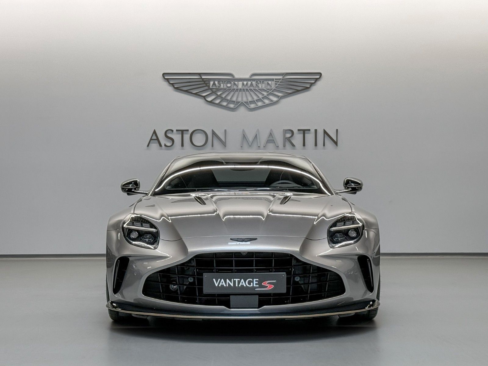 Aston Martin NEW Vantage S | Exclusive Q Bronze Pack imagem 2