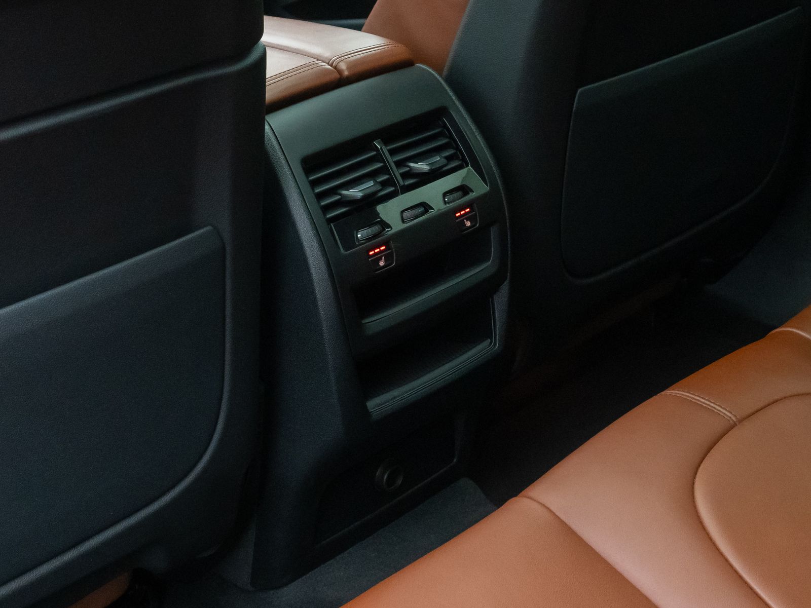 Fahrzeugabbildung BMW X6 xD40i M Sport 360°DAB Panorama Individual 22"