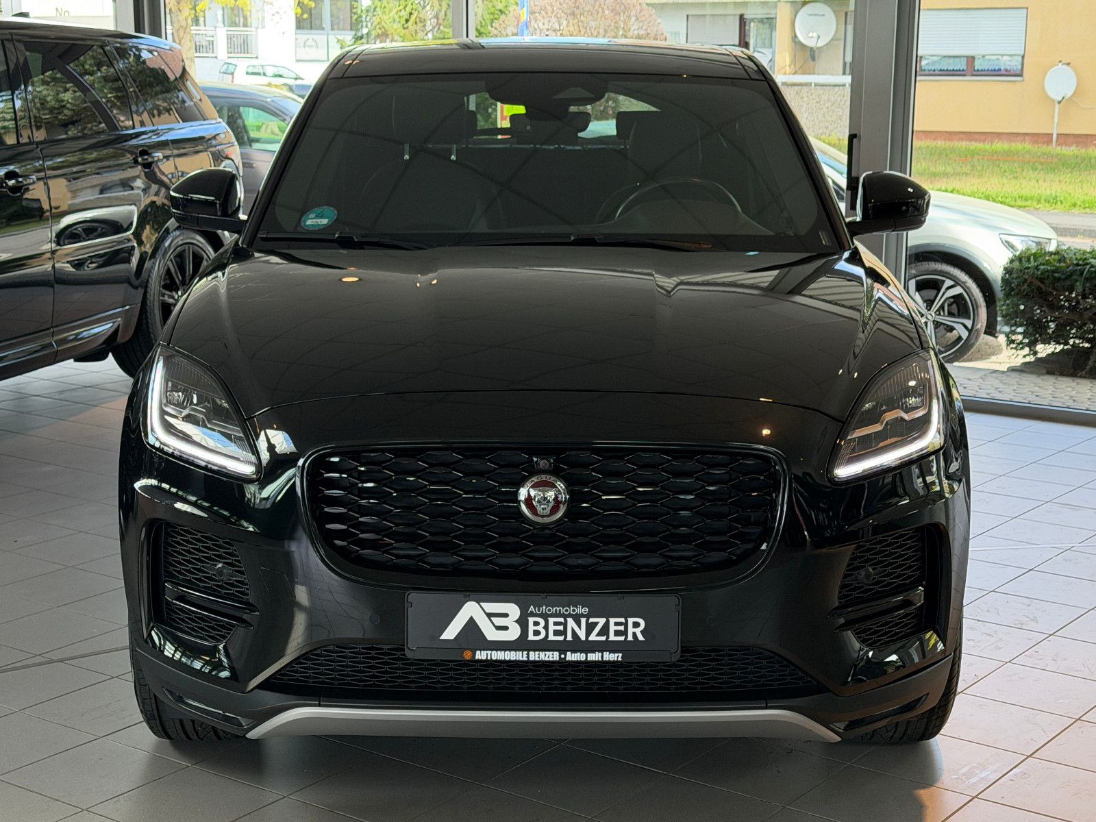 Fahrzeugabbildung Jaguar E-PACE S AWD/BLACK-PACK/360°KAM/LED/3D-KAMERA/