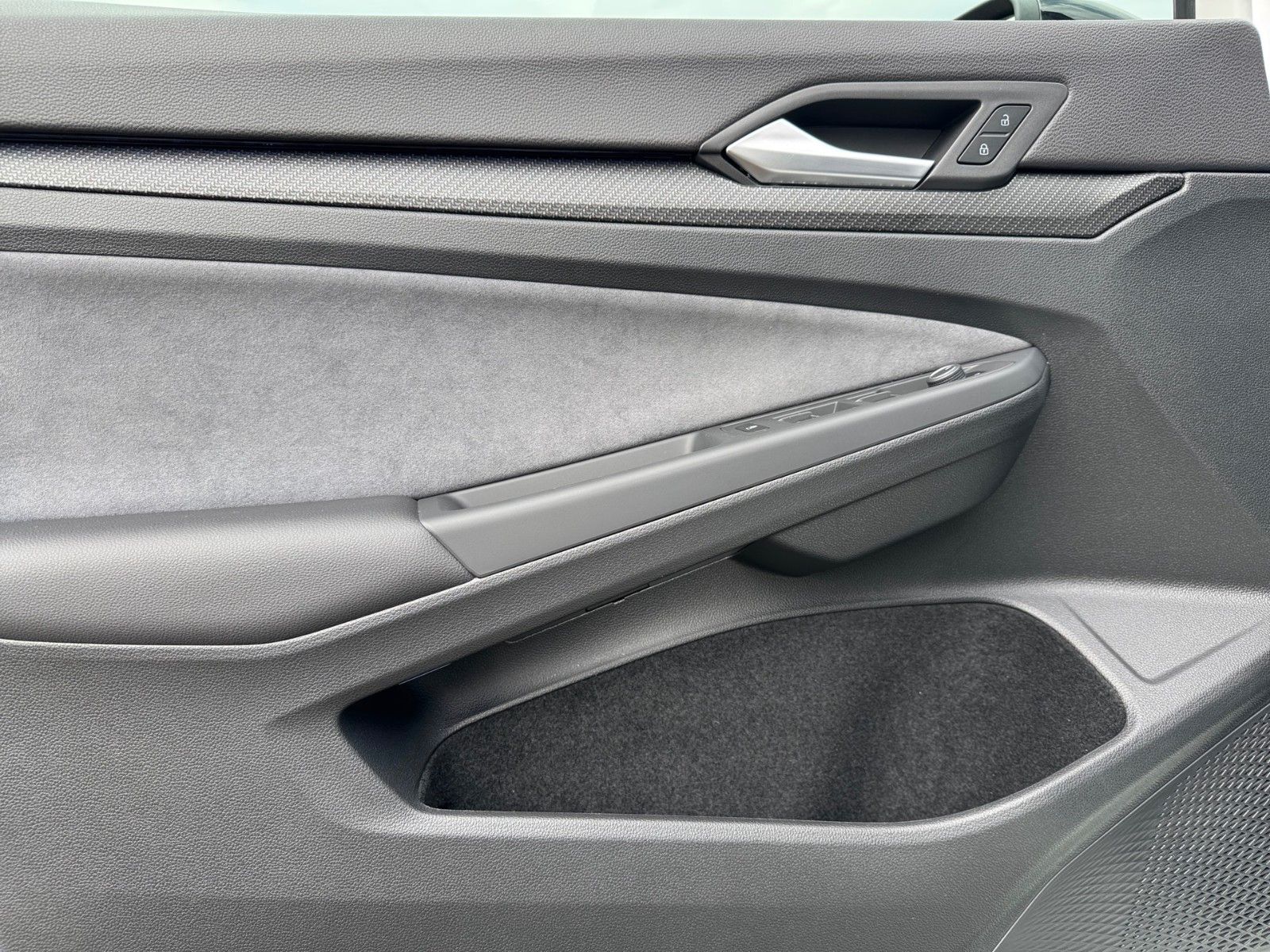 Fahrzeugabbildung Volkswagen Golf VIII Variant R 4Motion 2.0 TSI