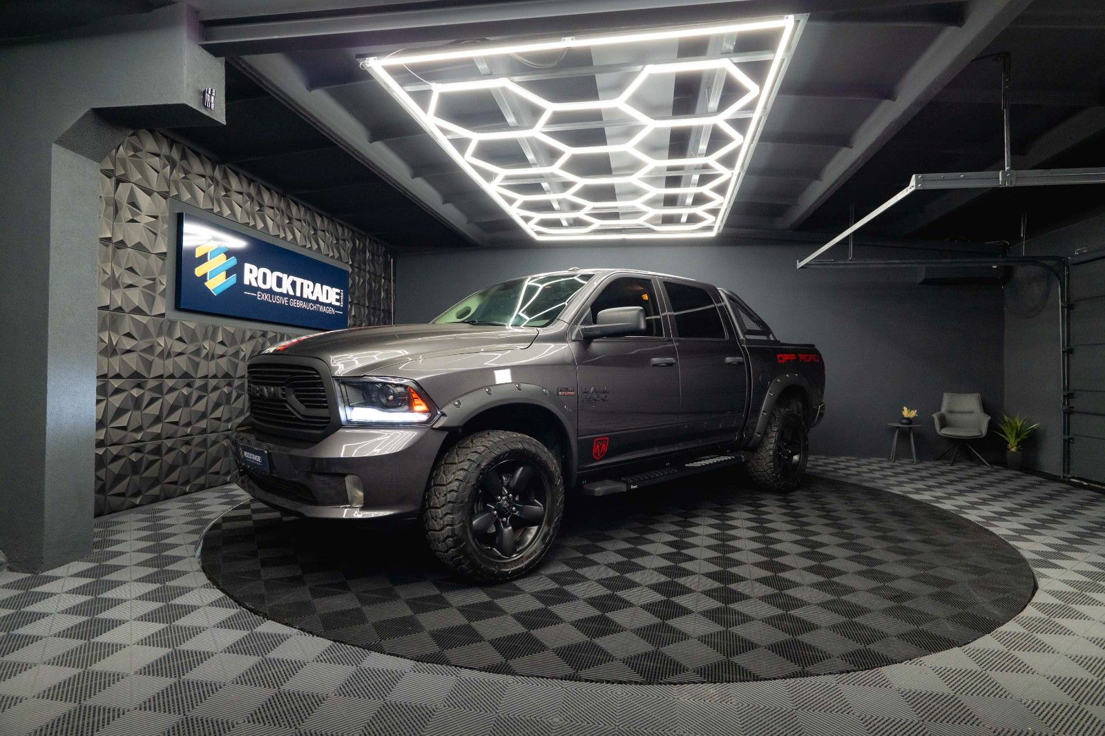Fahrzeugabbildung Dodge RAM 5.7 V8 HEMI 4x4 OFFROAD Night-Paket *LED*AHK