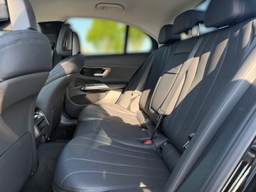 Mercedes E 200 - 11
