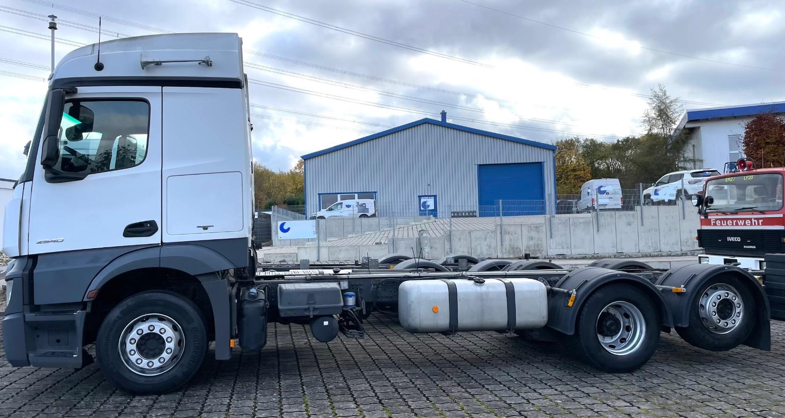 Mercedes-Benz 2 x Actros 2540 2024+2025 28k€ repariert | LESEN