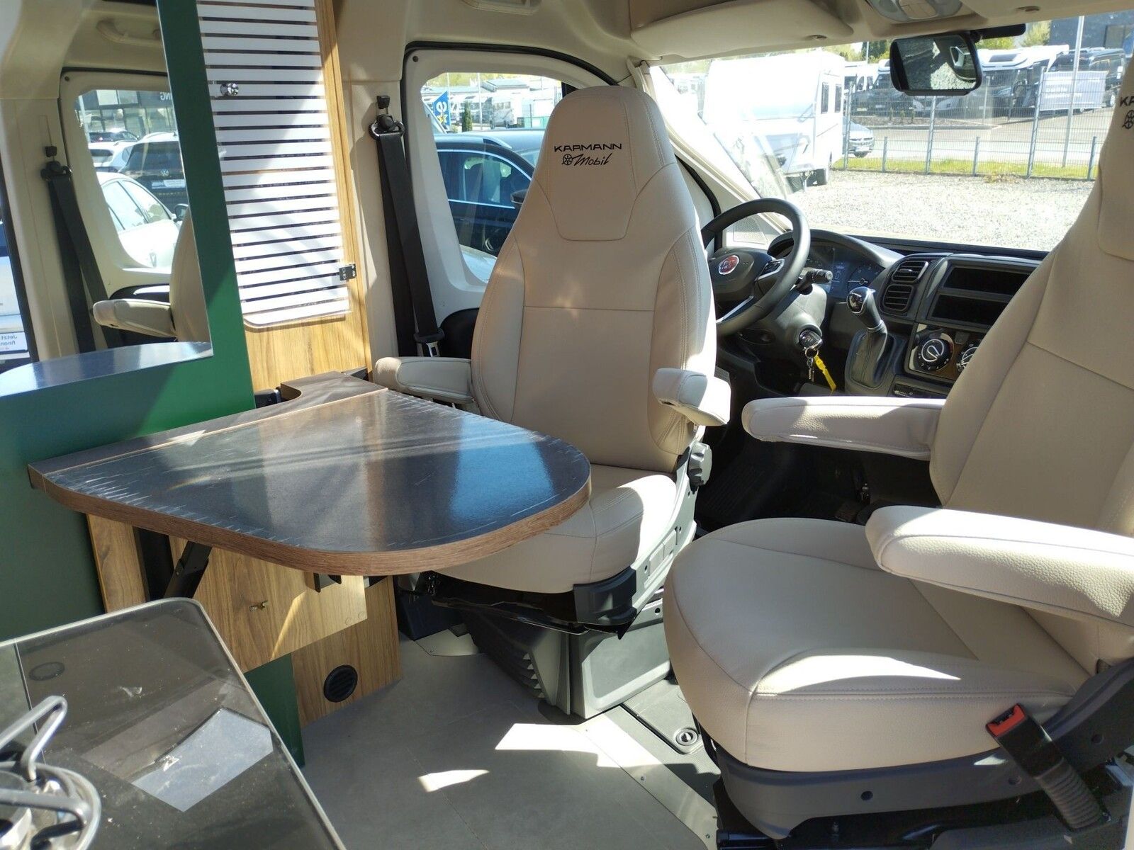 Fahrzeugabbildung Karmann Dexter DE 600 Markise, Captain-Chair-Sitze