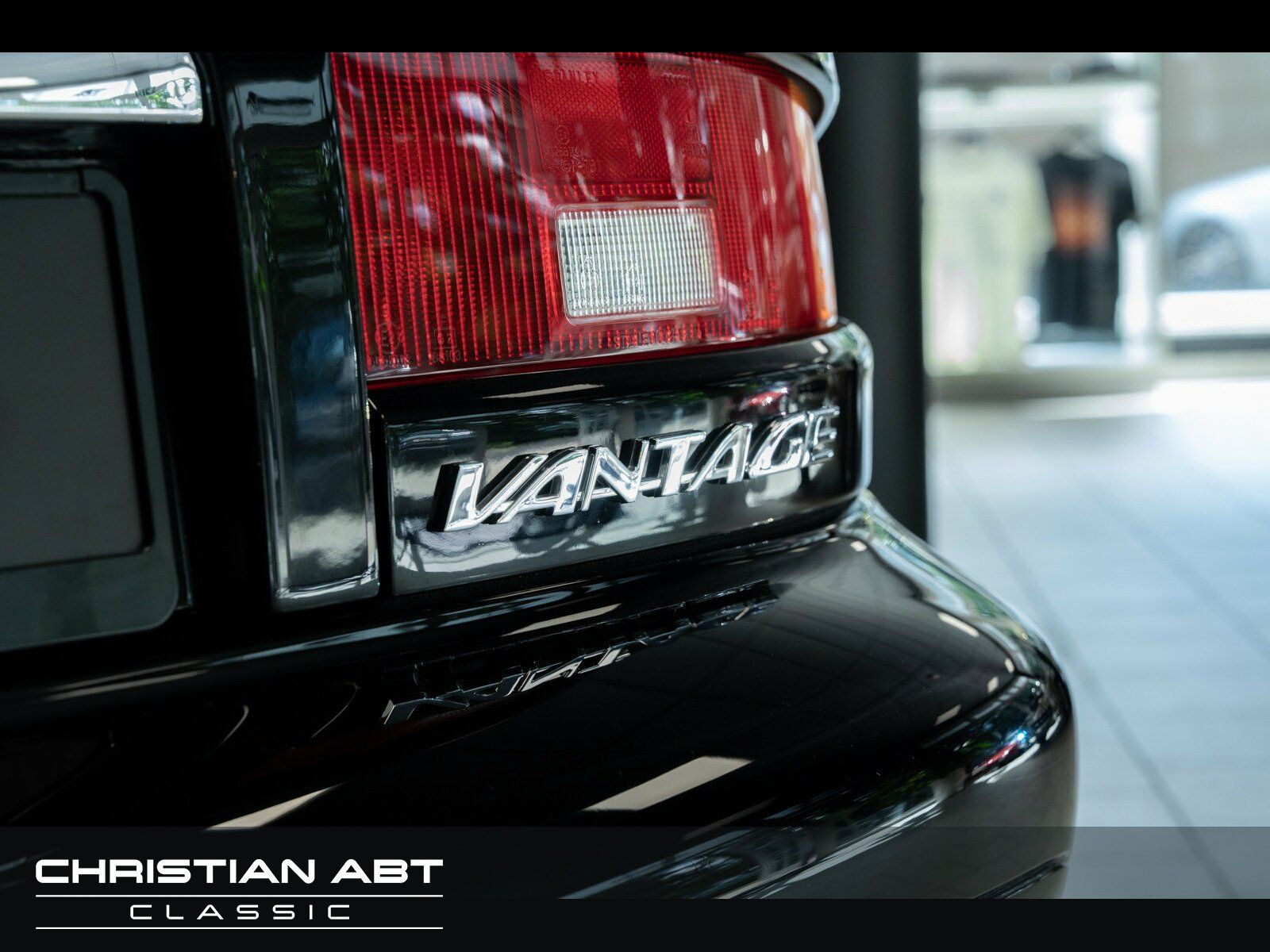 Fahrzeugabbildung Aston Martin Vantage V12