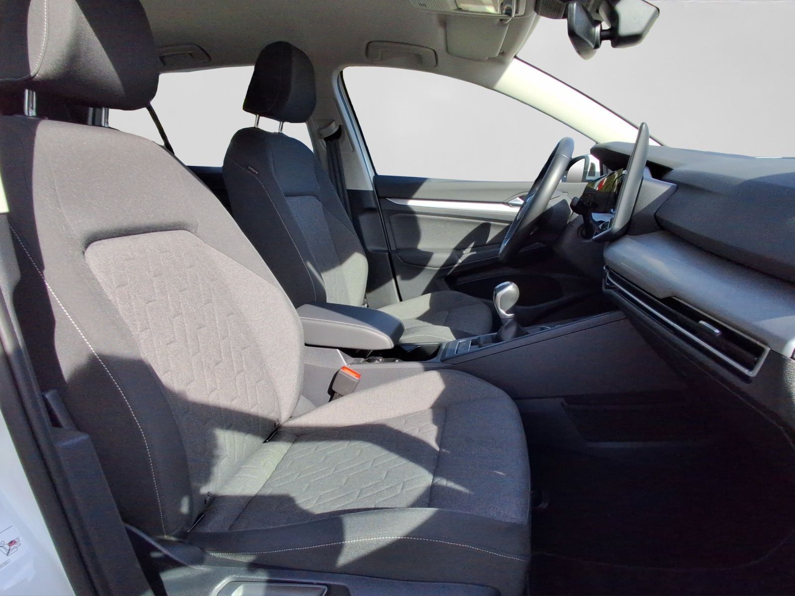 Volkswagen Golf 1.5 TSI LIFE ASSIST HuD NAVI foto 4