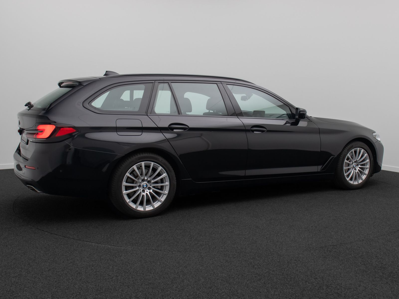 Fahrzeugabbildung BMW 530e xD 360°HUD DAB H/K 4xKlima Komfort AHK ACC