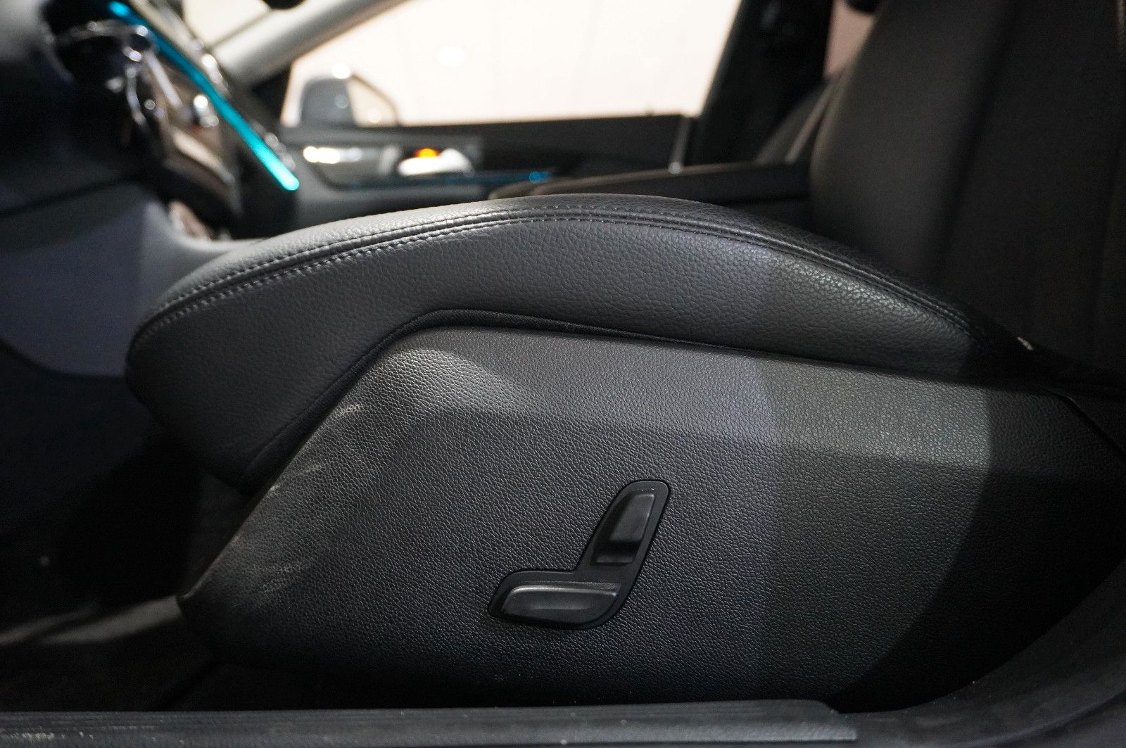 Fahrzeugabbildung Mercedes-Benz CLS 350 COUPE NAVI/AMG/KAMERA/MULTIBEAM/SH/TEMP.