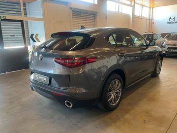 Alfa-Romeo Stelvio - 2
