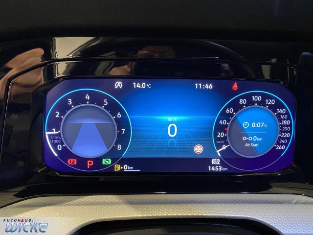 Golf VIII 1.0 eTSI DSG Move NAVI KLIMA PDC PANO