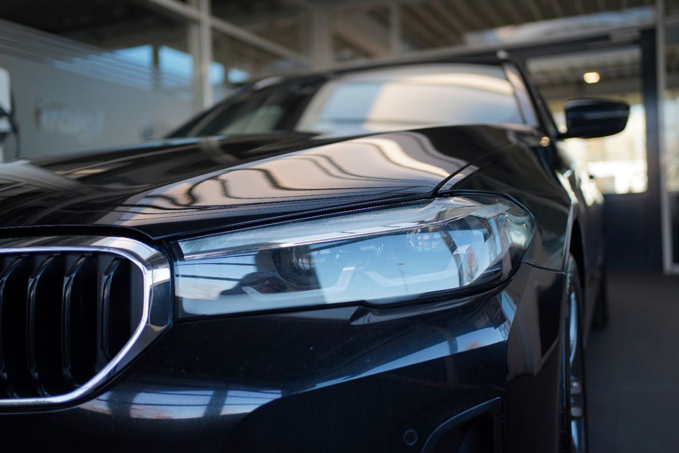 Fahrzeugabbildung BMW 520d xDrive +Head Up+AHK+Sportsitze+Alarmanlage+