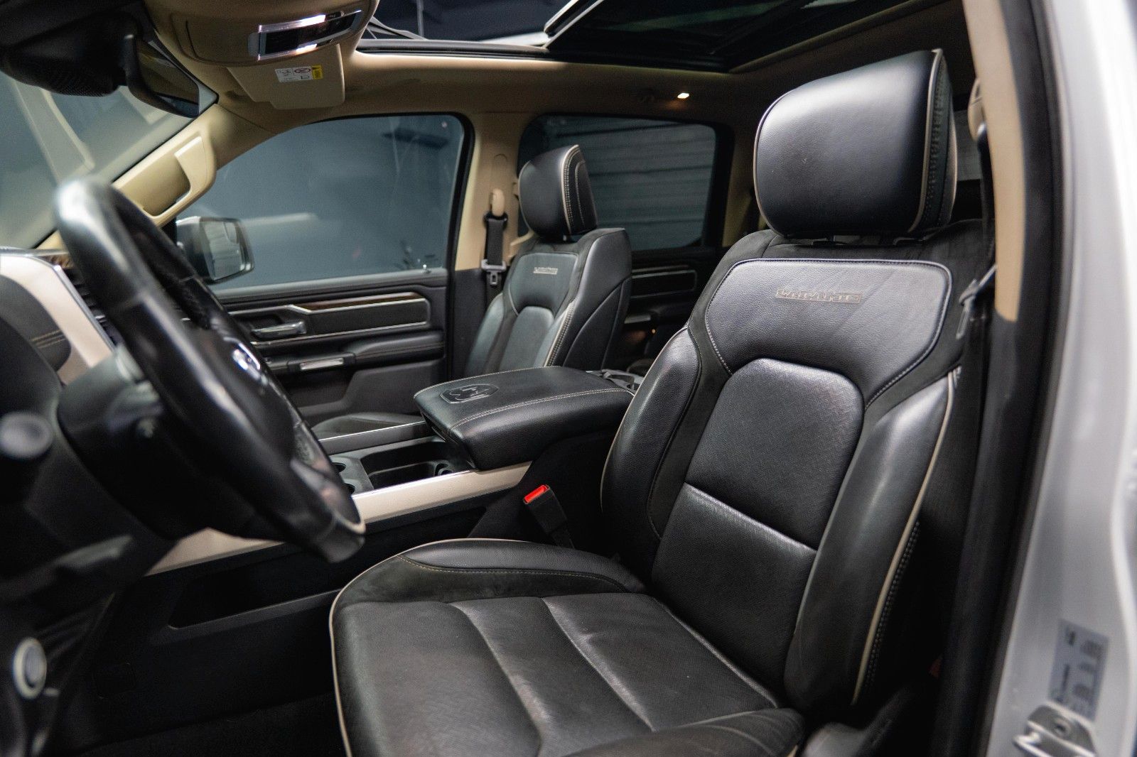 Fahrzeugabbildung Dodge RAM 5.7 V8 HEMI 4x4 LARAMIE LPG *Unfallfrei*Pano