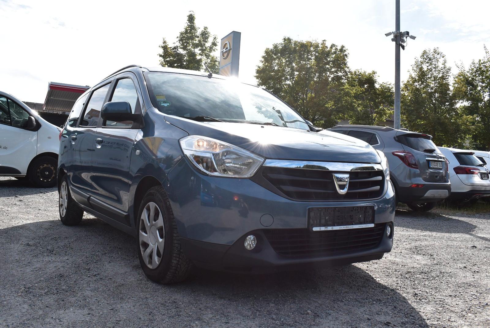 Dacia Lodgy 2015 — rear view