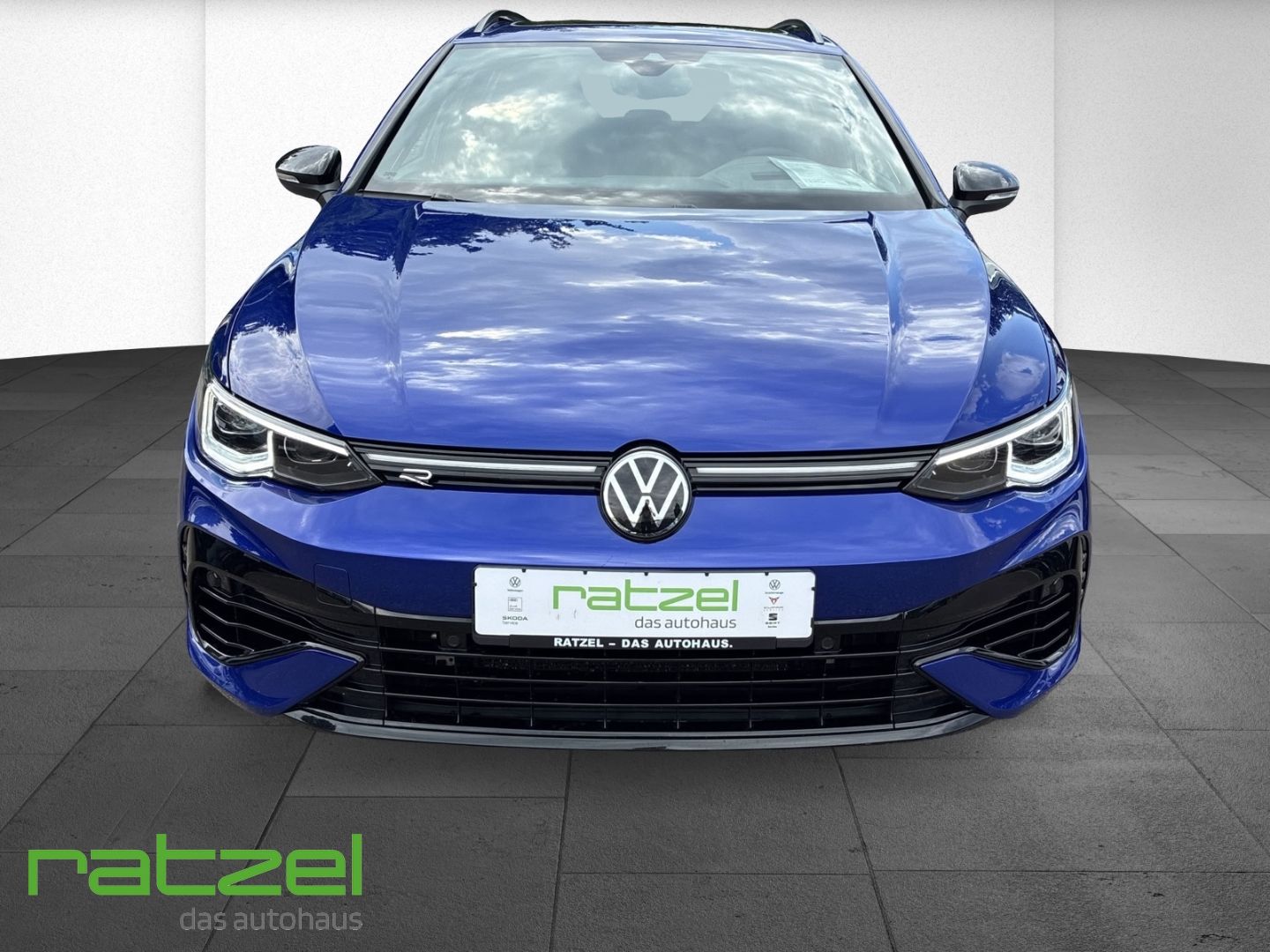 Fahrzeugabbildung Volkswagen Golf Variant 4Motion VIII R 2.0l TSI AHK-klappba