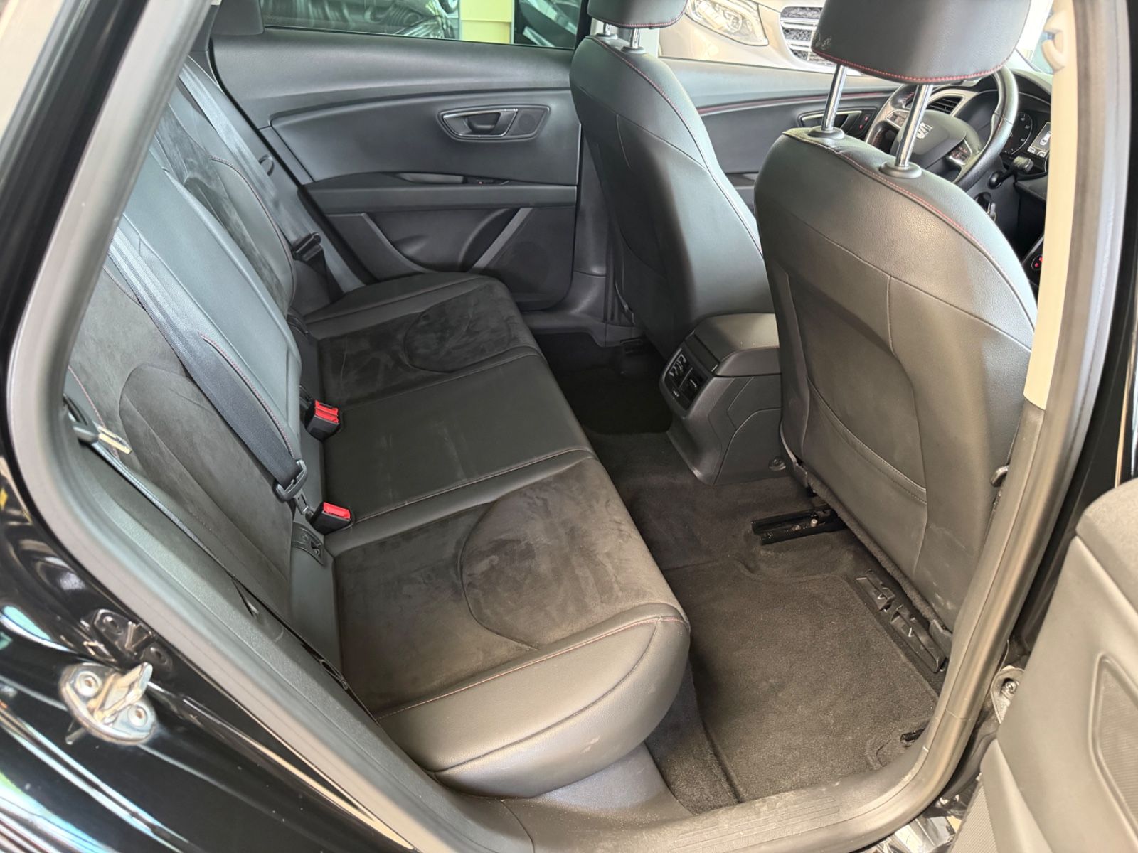 Fahrzeugabbildung SEAT Leon ST FR 2.0 TDI DSG 184PS * LED *