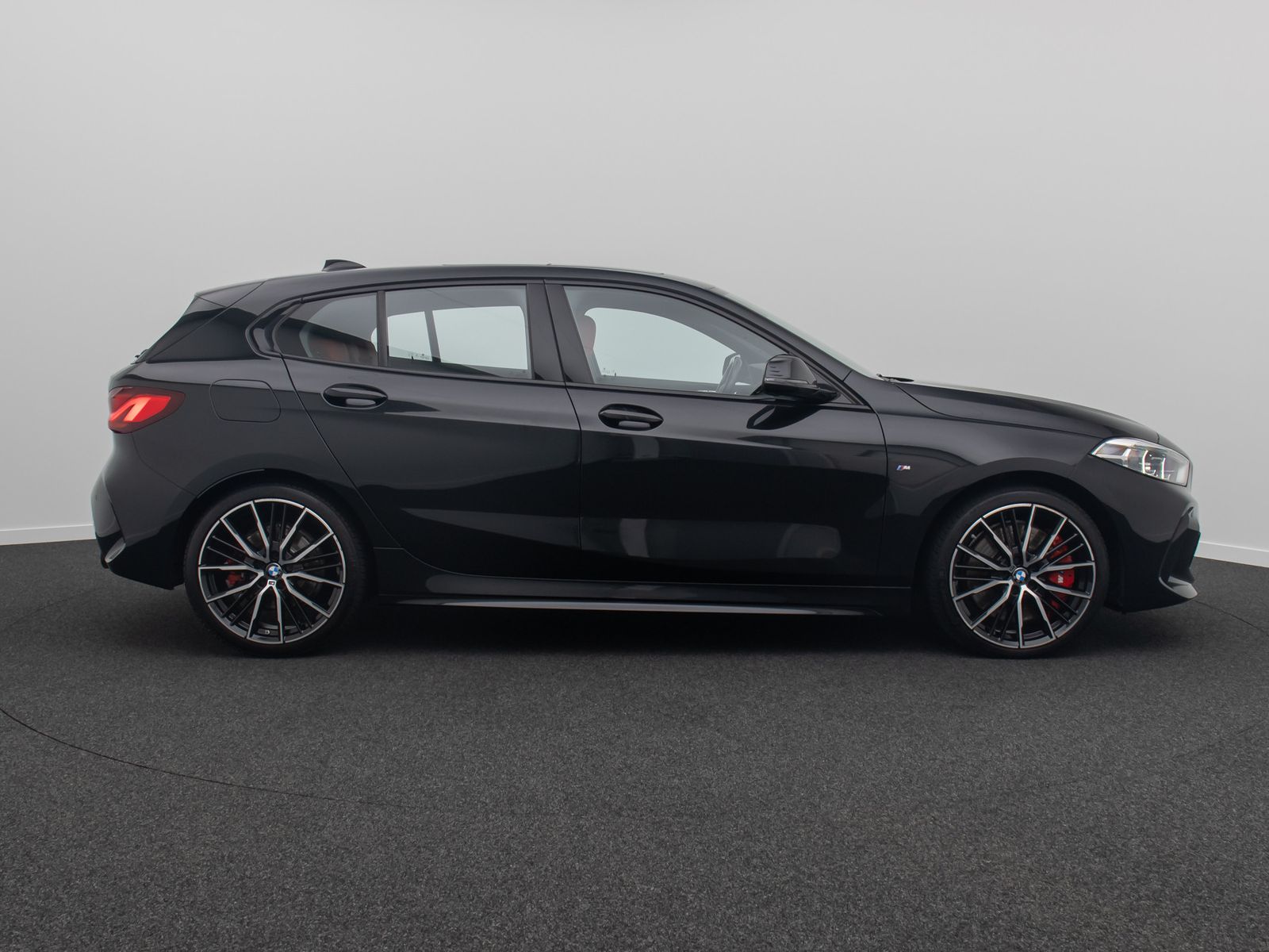 Fahrzeugabbildung BMW 120i M Sport Komfort DAB HiFi Panorama Leder 19"