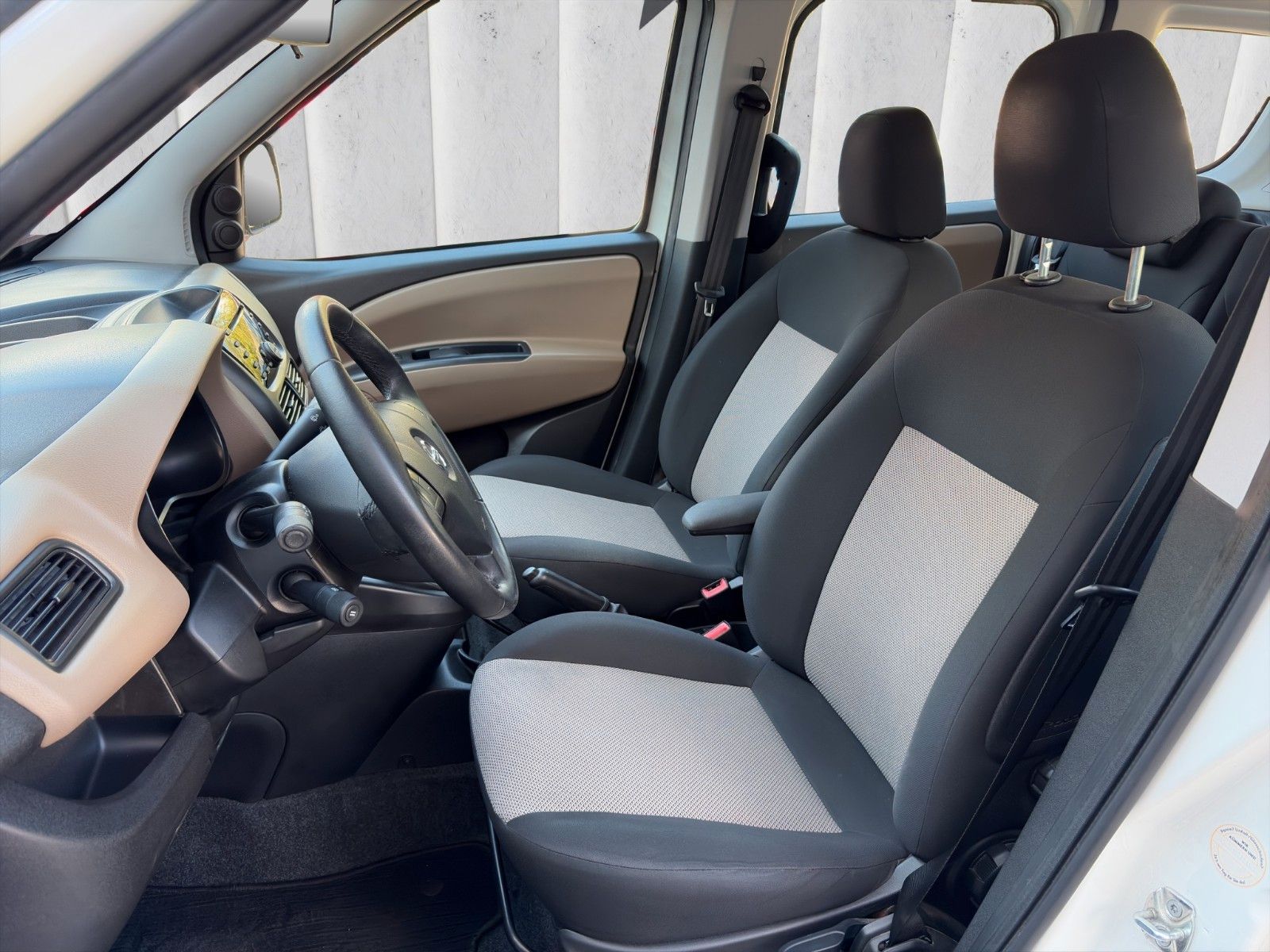 Fahrzeugabbildung Opel Combo Colorado*PDC*SHZ*2xSchiebetür*AHK*1. Hand*