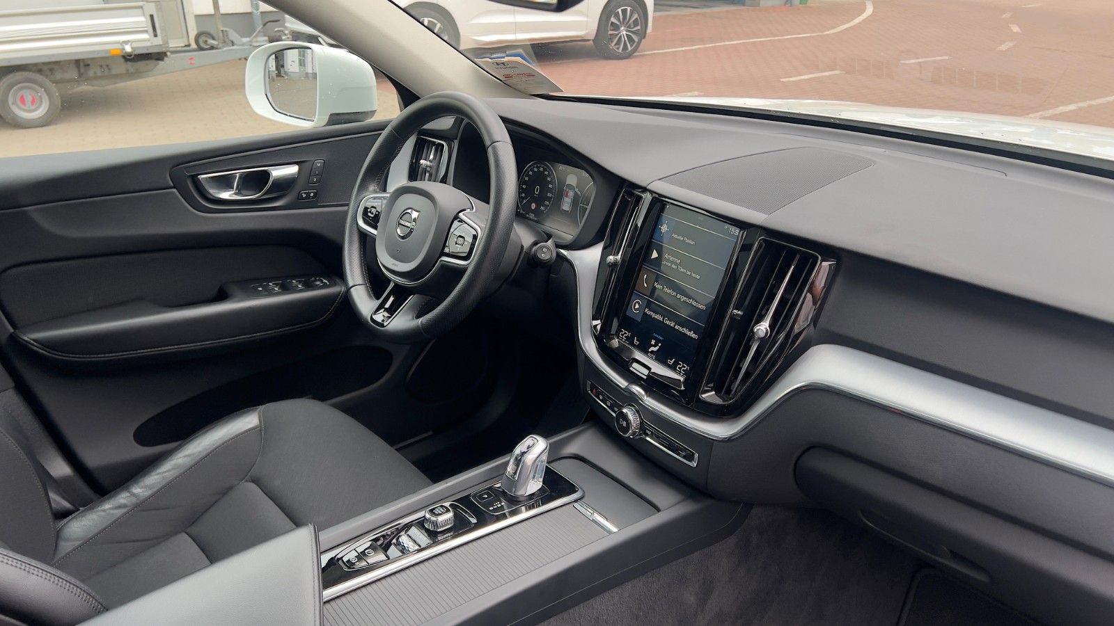 Fahrzeugabbildung Volvo XC60 T8 AWD *LUFT*STHZG*AHK*4x Sitzhzg*22Zoll*