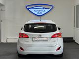 Hyundai i30 cw blue Premium/AUTOMATIK/1TE HAND/SITZ HZ - gebrauchte Hyundai i30 aus dem Jahr 2016