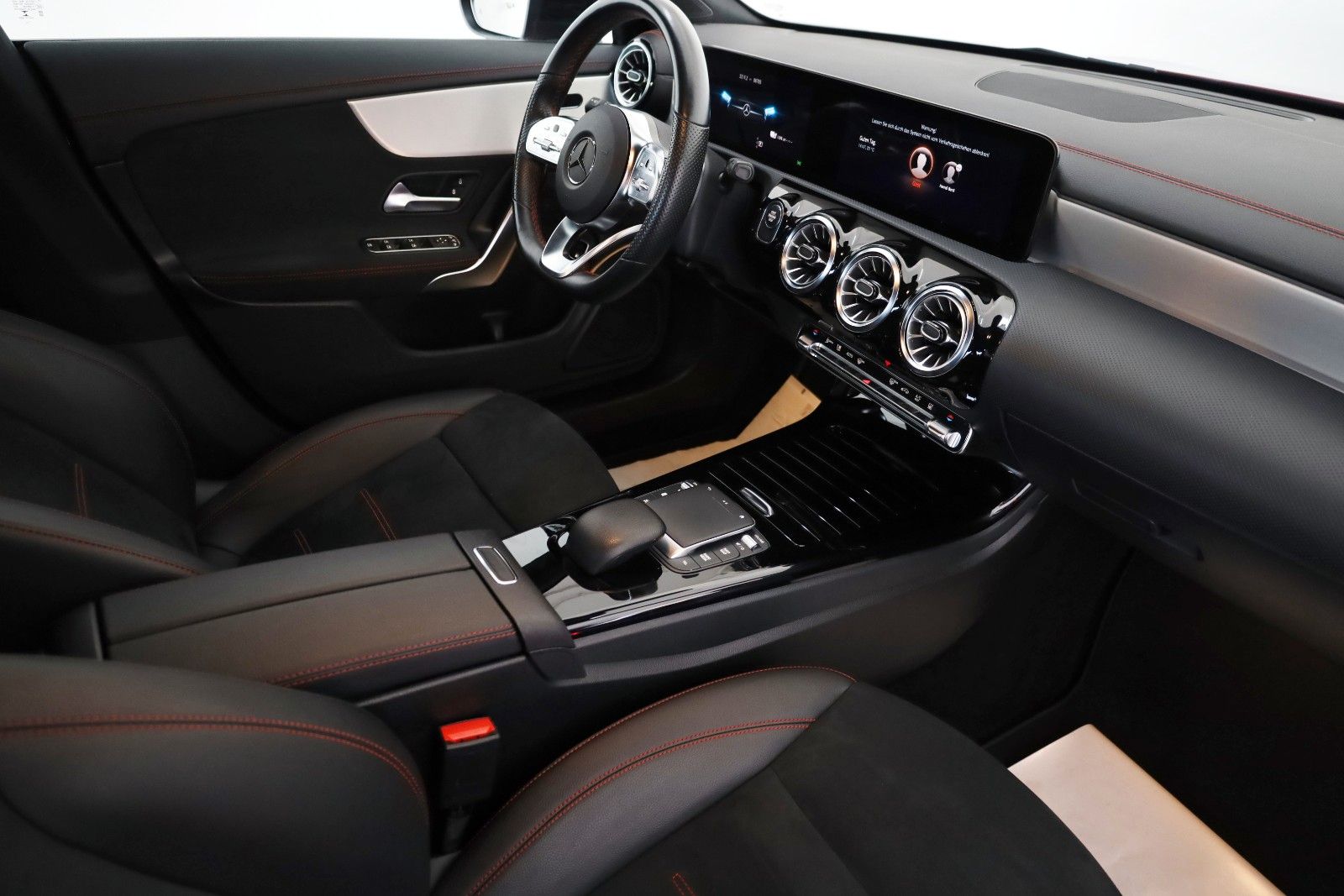 Fahrzeugabbildung Mercedes-Benz CLA 250 e Coupe, AMG line,Navi,LED,SH,Kamera