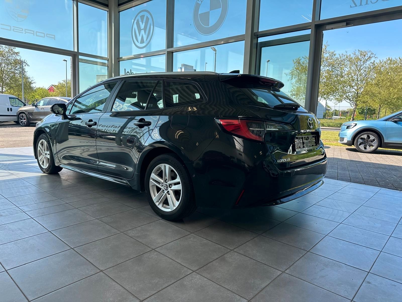 Fahrzeugabbildung Toyota Corolla Touring Sports Hybrid Basis