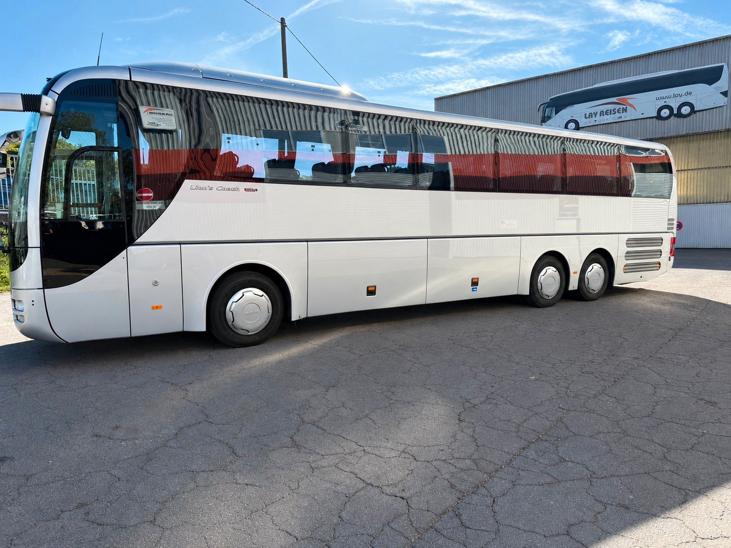 MAN  2015 - Image 8 of 40