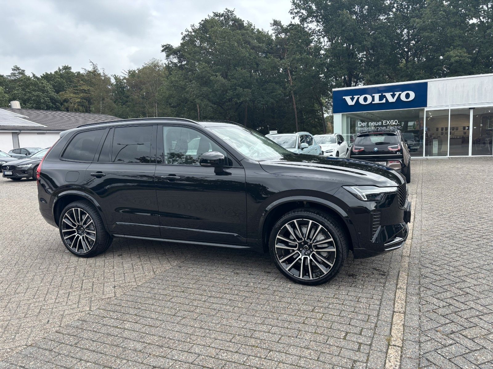 Volvo XC90 Plus Dark Recharge Plug-In Hybrid T8 AWD