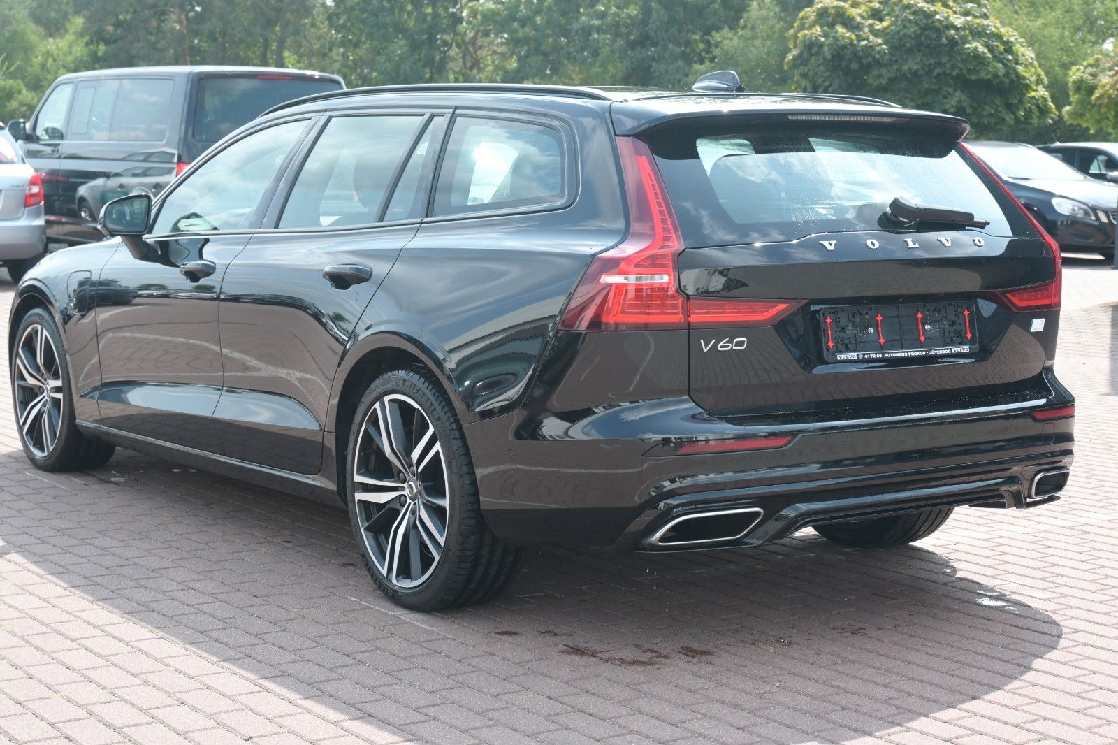 Fahrzeugabbildung Volvo Volvo V60 Recharge T8 AWD R-Design*PANO*360°*H/K