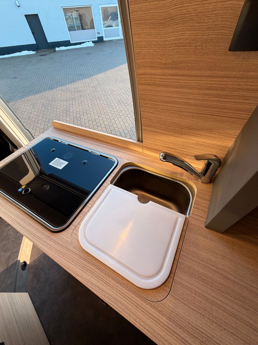 Fahrzeugabbildung Malibu Van Family 4 GT 640 RB Aufstelldach MJ26 lucca