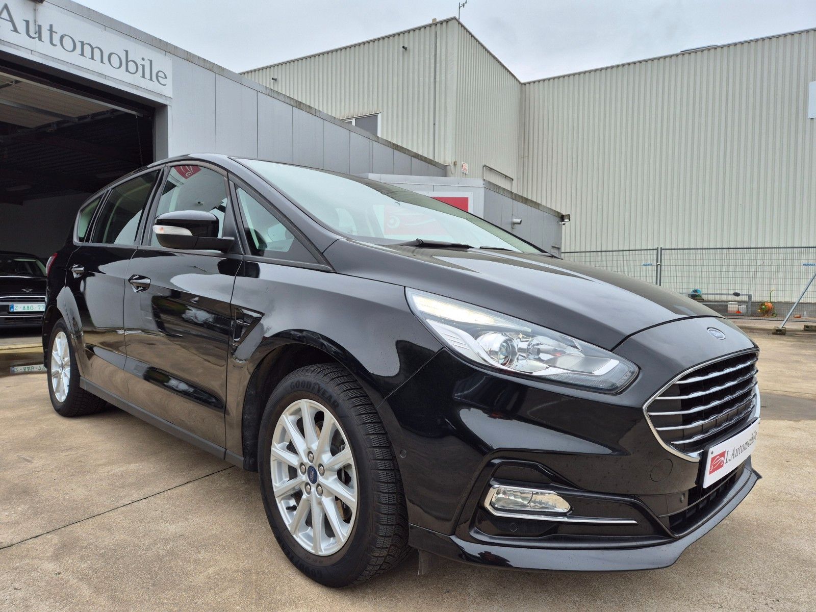 Ford S-Max 2.5i AUTO. HEV HYBRID 43.085 KM !! 2022 !! imagem 2