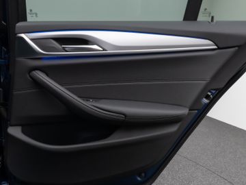 Fahrzeugabbildung BMW 520d Kamera Laser HUD DAB 4xKlima AHK Komfort