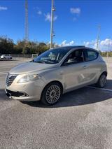 Lancia Ypsilon 1.3 MJT 16V 95 CV 5 porte S&S Pla - Lancia Ypsilon mit Panoramadach